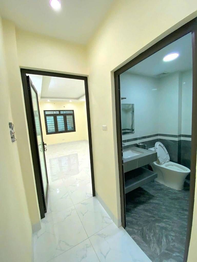 CỔ NHUẾ - NHÀ ĐẸP 2 THOÁNG -GẦN Ô TÔ TRÁNH- GẦN NHIỀU TIỆN ÍCH.